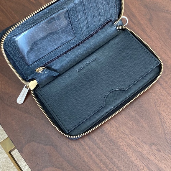 🌵SOLD🌵 Michael Kors Wallet - Picture 3 of 6